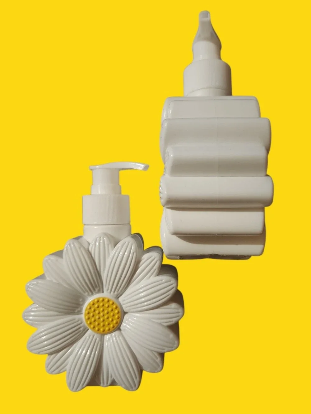 White Daisy Hand Soap With Reuseable Pump Soap Dispenser NWOT - Picture 1 of 1